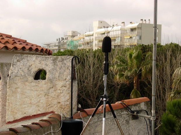 Sonómetro instalado por la OMSA en el norte de Gavà Mar (Febrero de 2008)